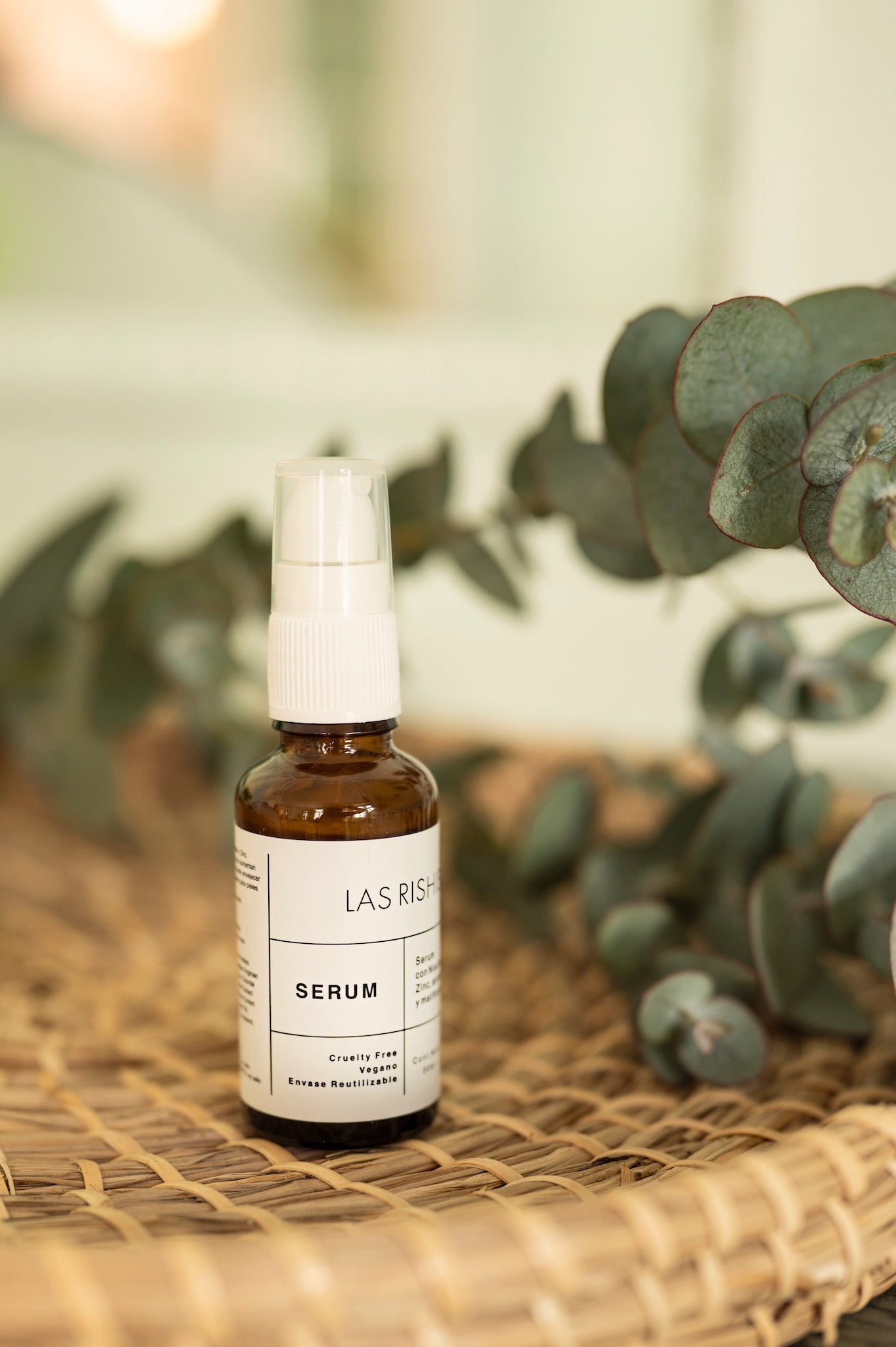 Serum antiacné: Con gel de aloe, niacinamida y zinc para hidratar, calmar y dar luminosidad. Combate daño oxidativo, previene envejecimiento y oscurecimiento. Ideal para tratar el acné y piel.